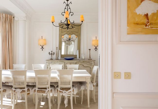 THE DINING ROOM THE DINING ROOM