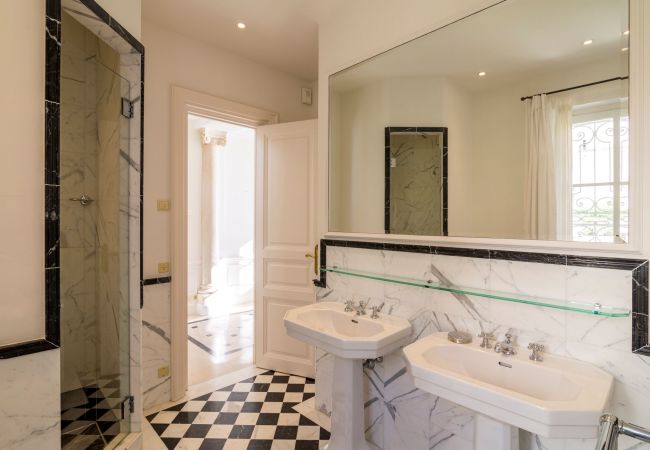 BATHROOM BATHROOM