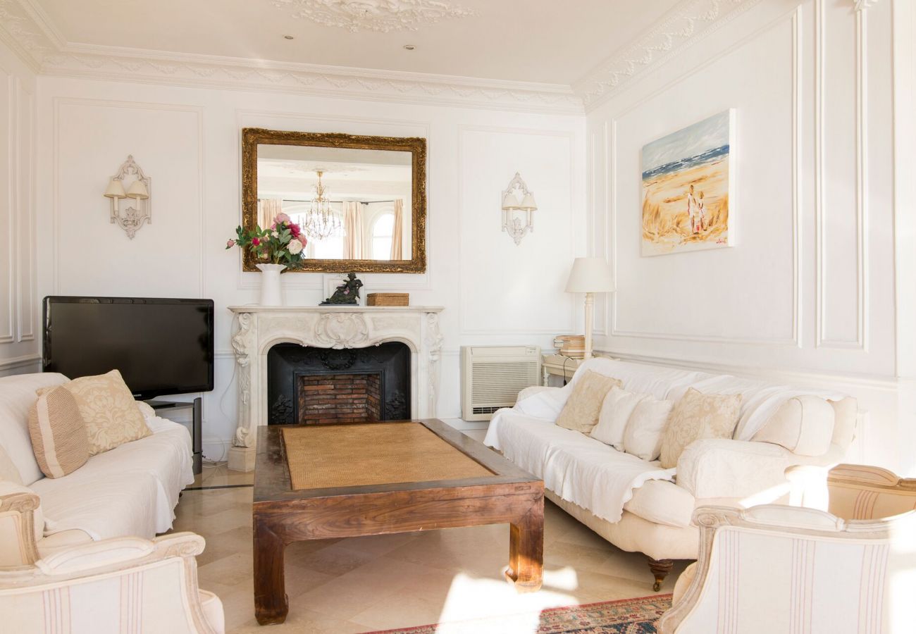 LIVING ROOM LIVING ROOM