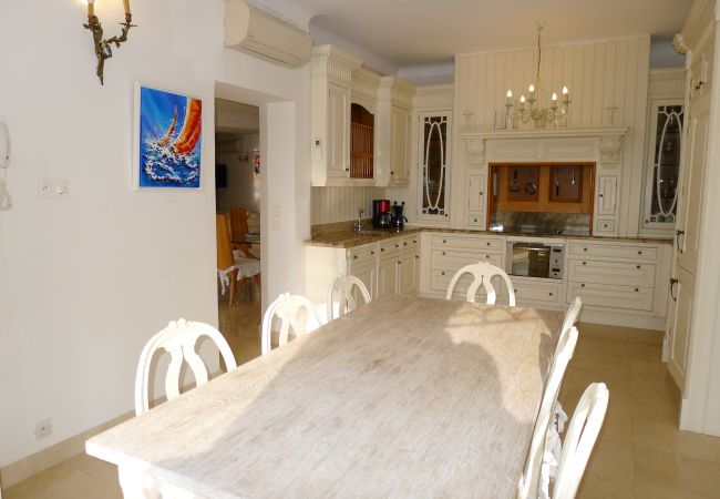 KITCHEN KITCHEN