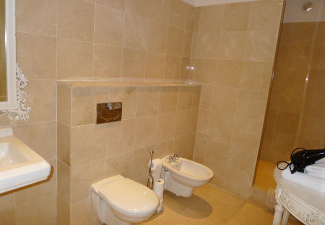 BATHROOM BATHROOM