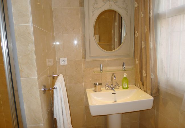 BATHROOM BATHROOM