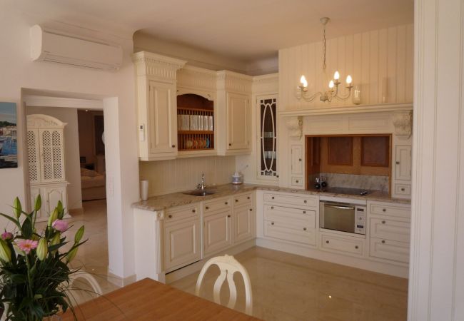 KITCHEN KITCHEN