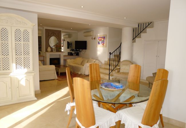 DINING ROOM KITCHEN