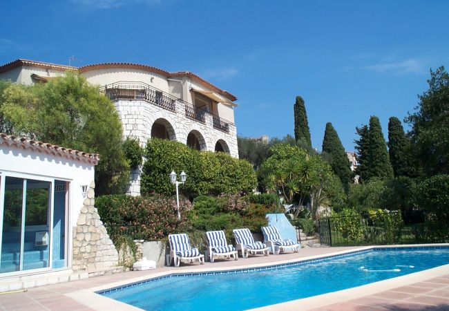 VILLA WITH SWIMMING POOL VILLA WITH SWIMMING POOL