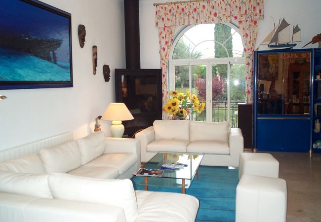 LIVING ROOM LIVING ROOM