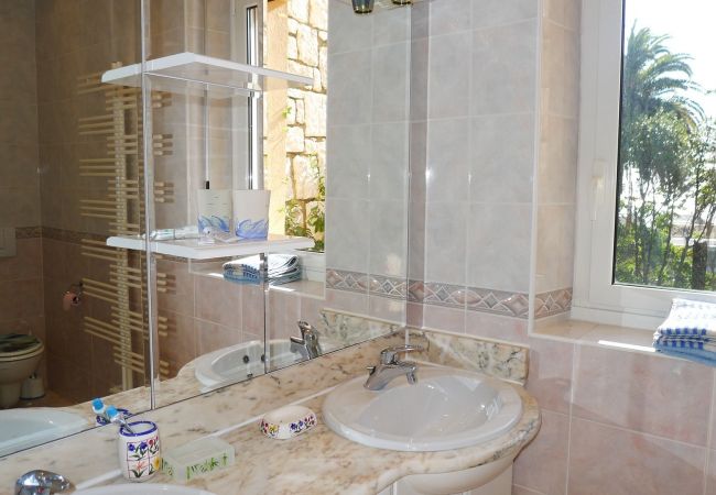 BATHROOM BATHROOM