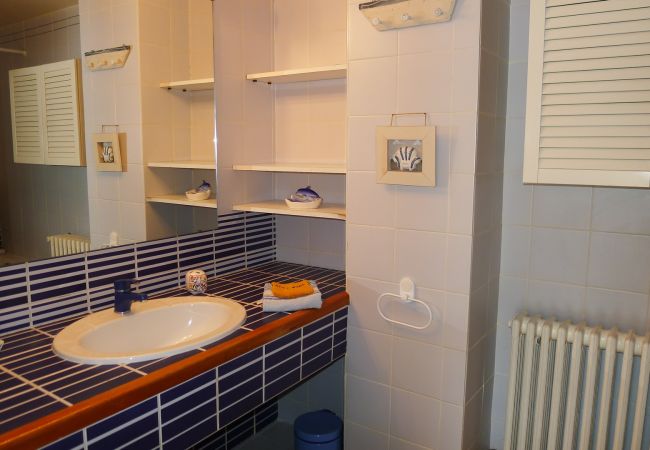 BATHROOM BATHROOM