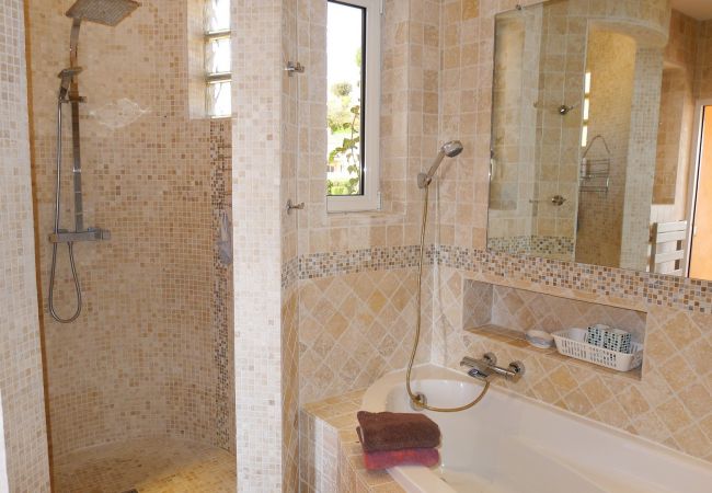 BATHROOM BATHROOM