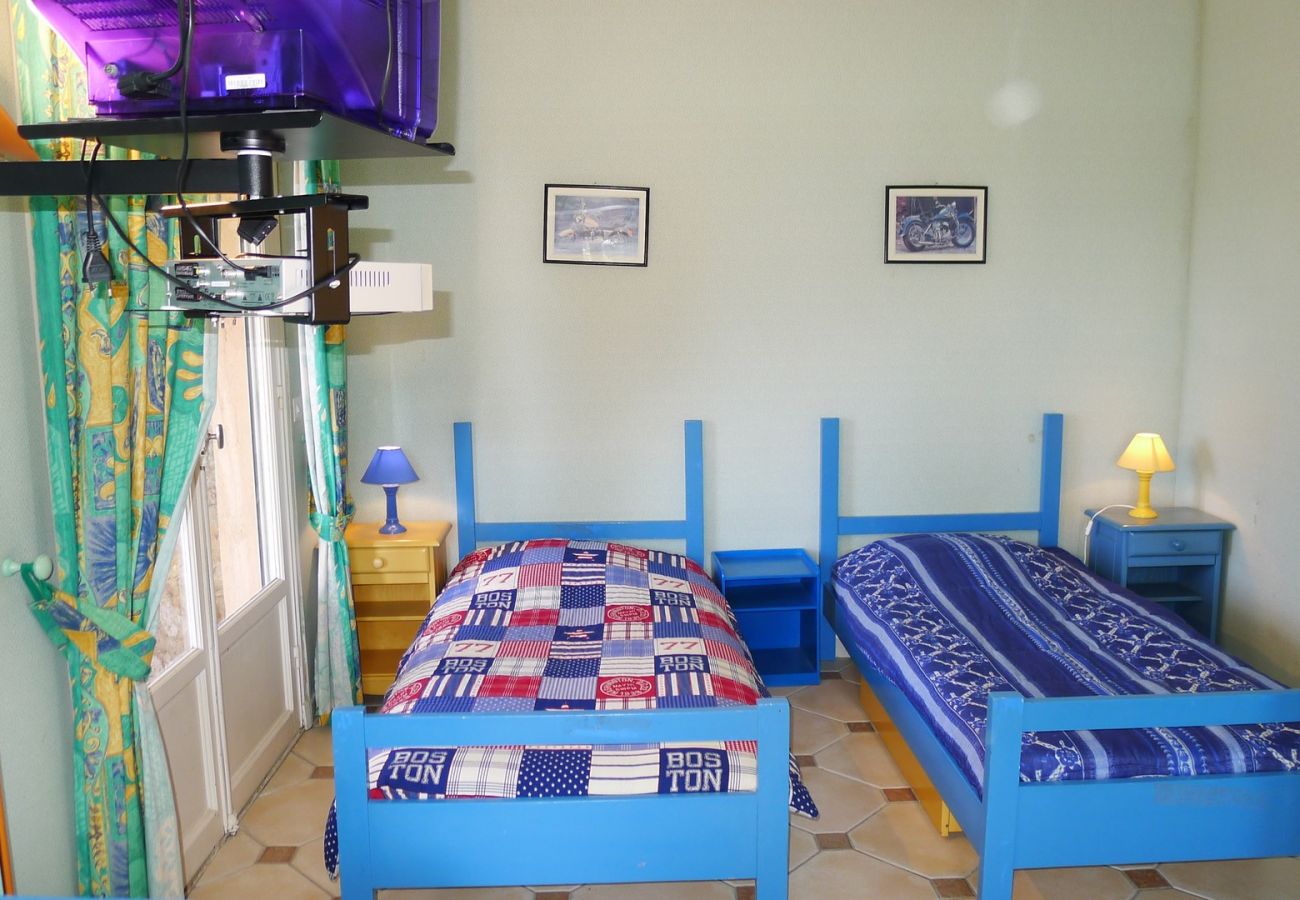 BEDROOM BEDROOM