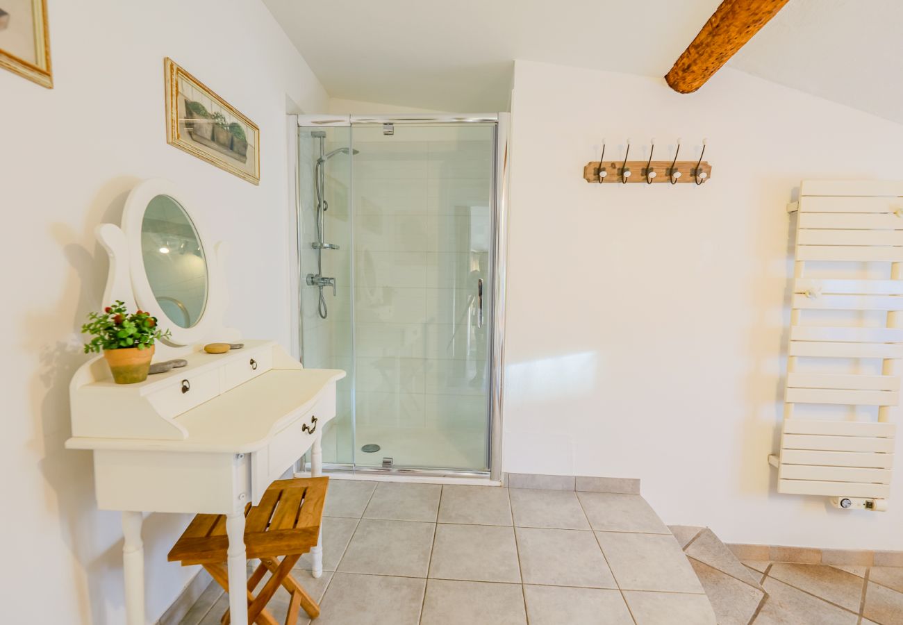 BATHROOM BATHROOM