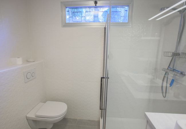 BATHROOM BATHROOM