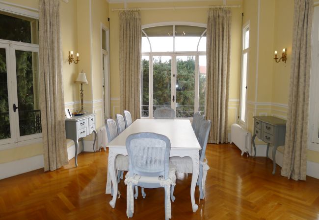 DINING ROOM DINING ROOM