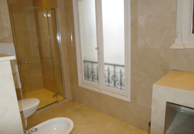 BATHROOM BATHROOM