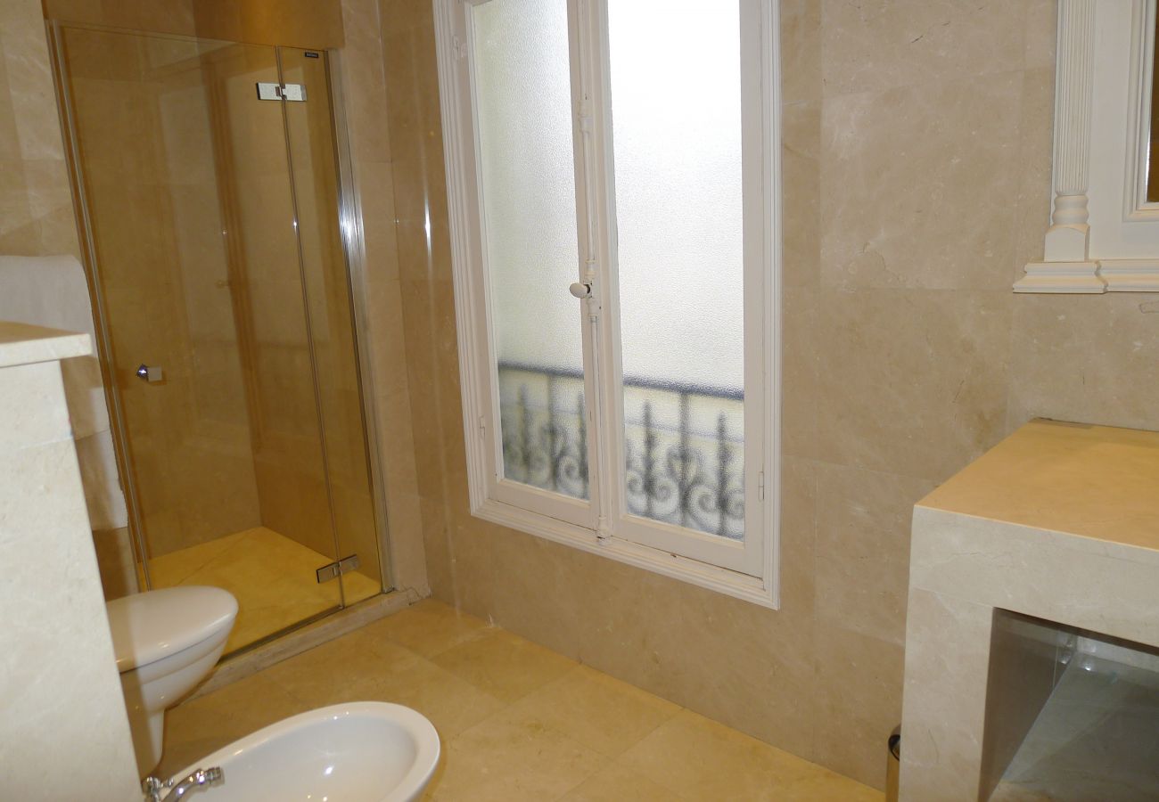 BATHROOM BATHROOM