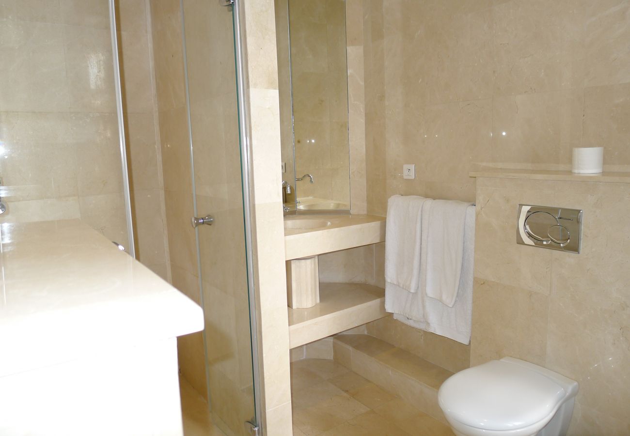 BATHROOM BATHROOM