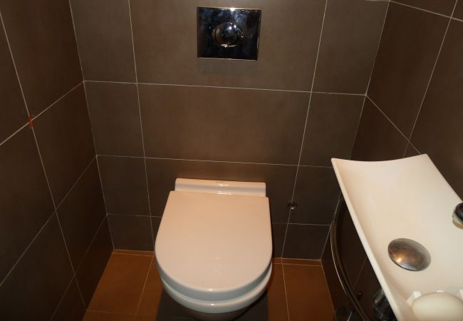 WC WC