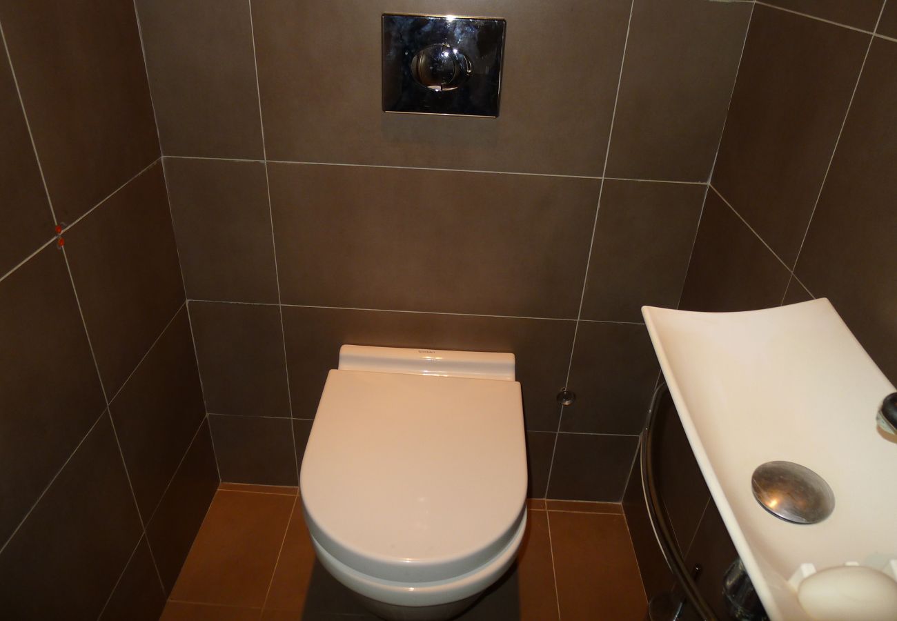 WC WC