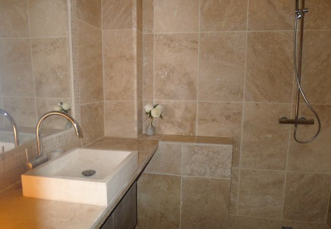 BATHROOM BATHROOM