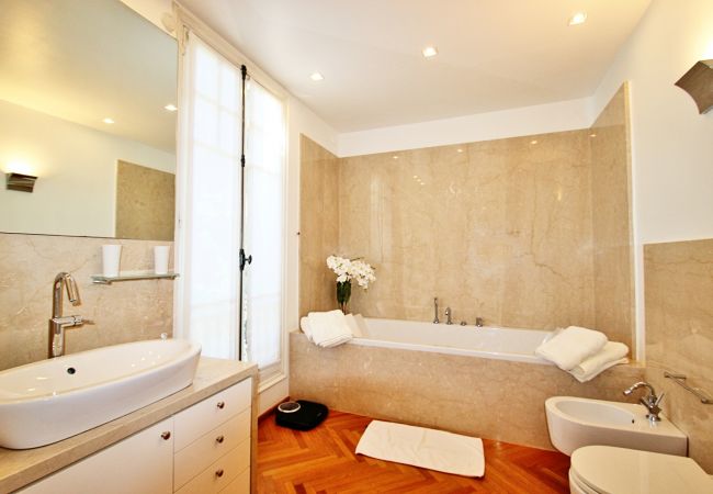 BATHROOM BATHROOM