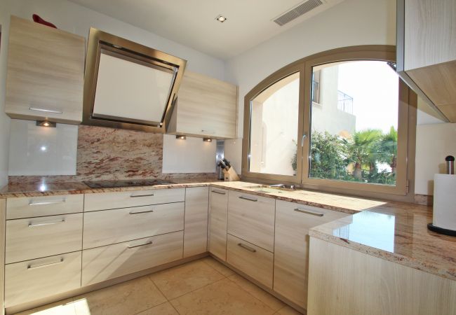 KITCHEN KITCHEN