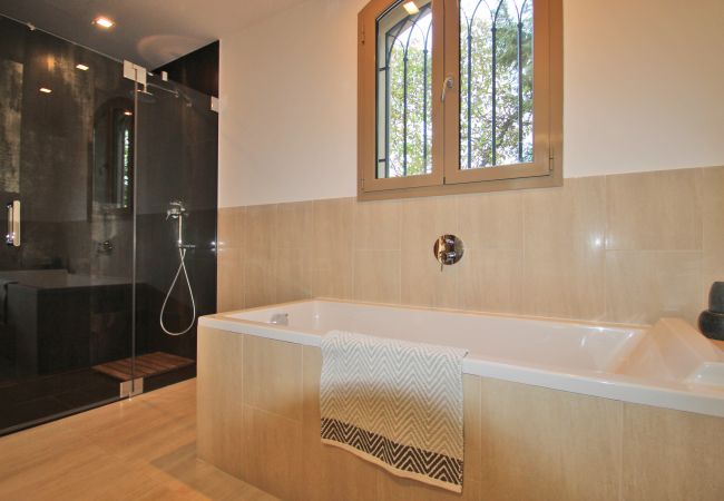 BATHROOM BATHROOM