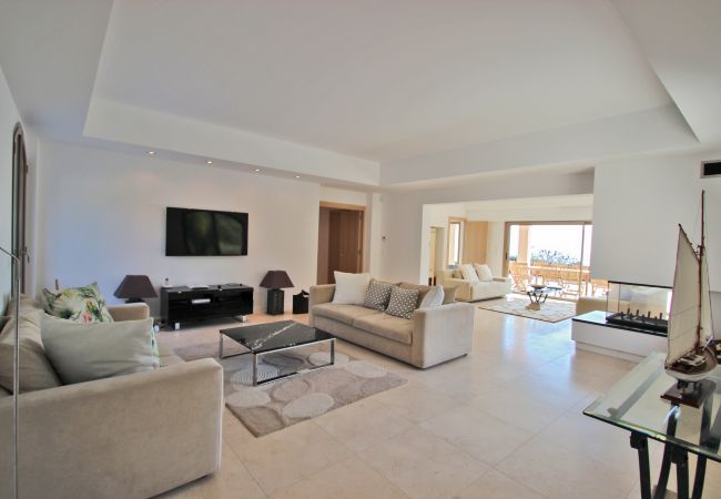 LIVING ROOM LIVING ROOM