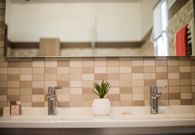 BATHROOM BATHROOM