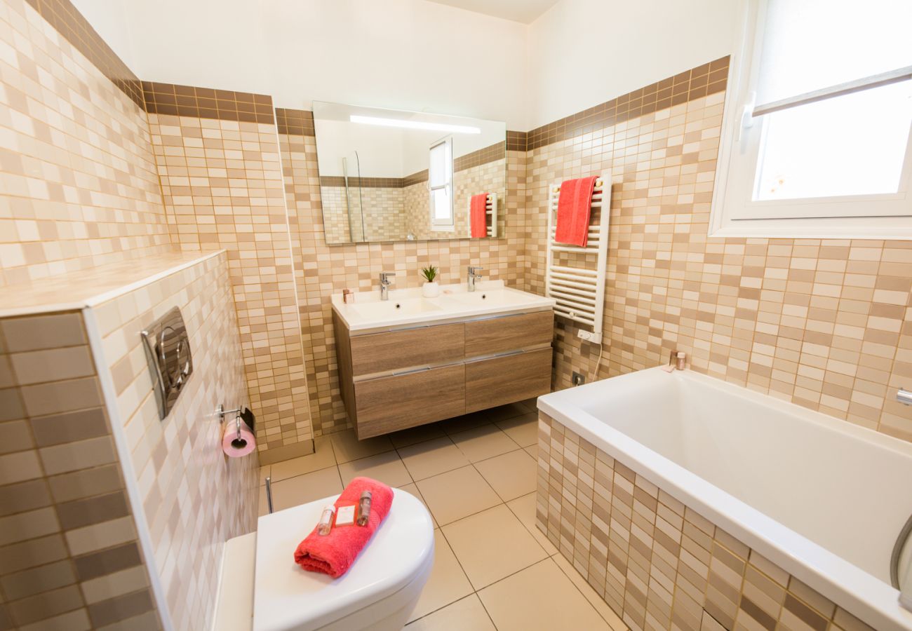 BATHROOM BATHROOM