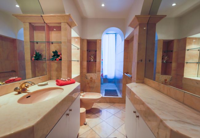 BATHROOM BATHROOM