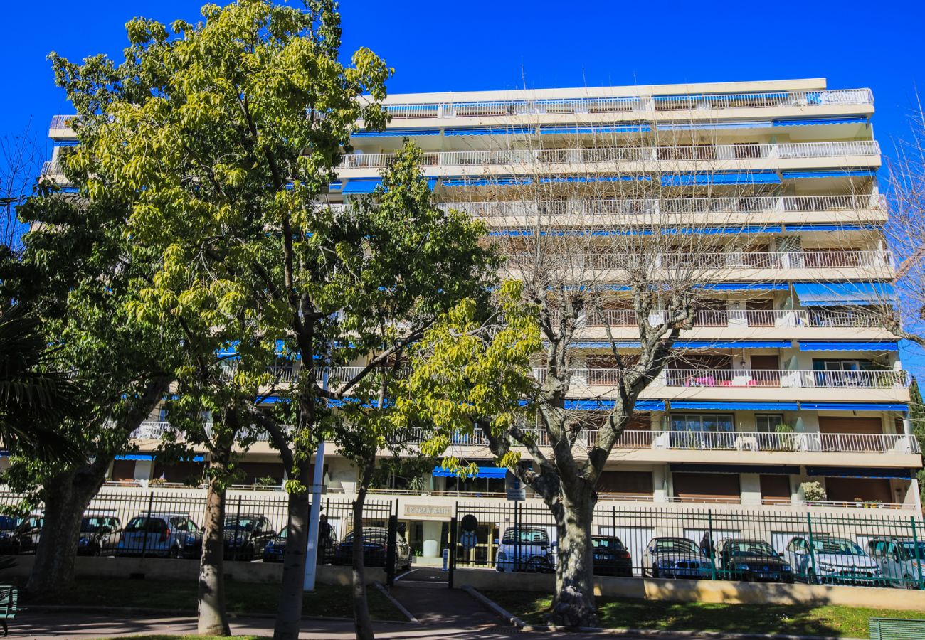 BUILDING BUILDING