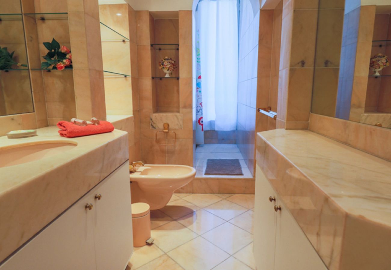 BATHROOM BATHROOM