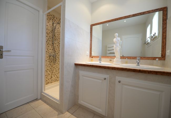 BATHROOM BEDROOM 1 BATHROOM BEDROOM 1