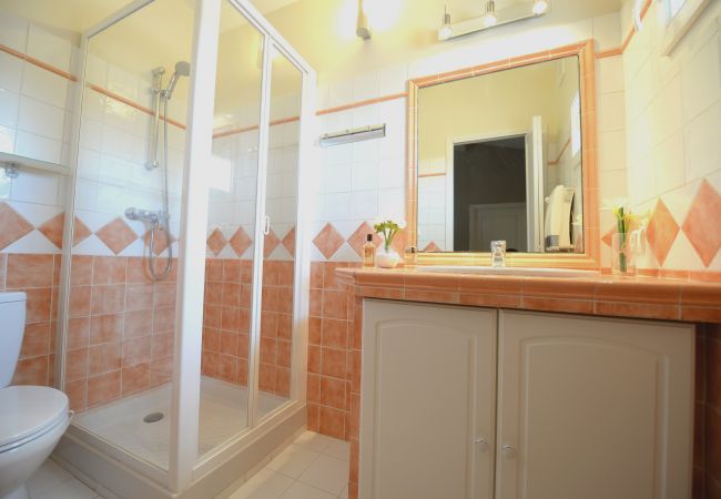 Shower room 2 Shower room 2
