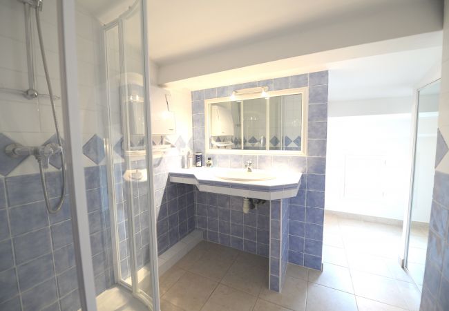 Bedroom 3- shower room Bedroom 3- shower room