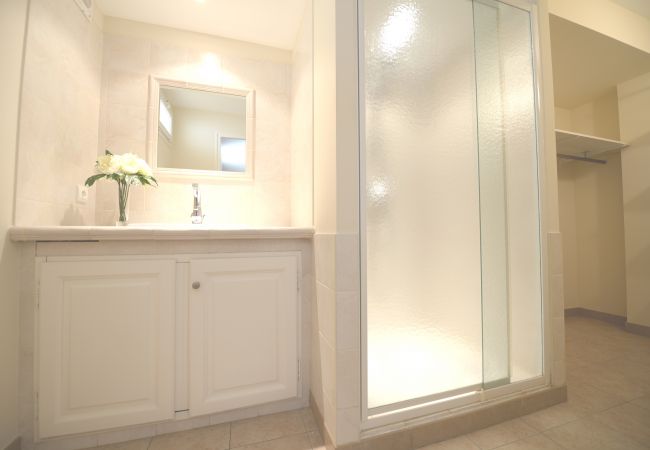 Bedroom 4- shower room Bedroom 4- shower room