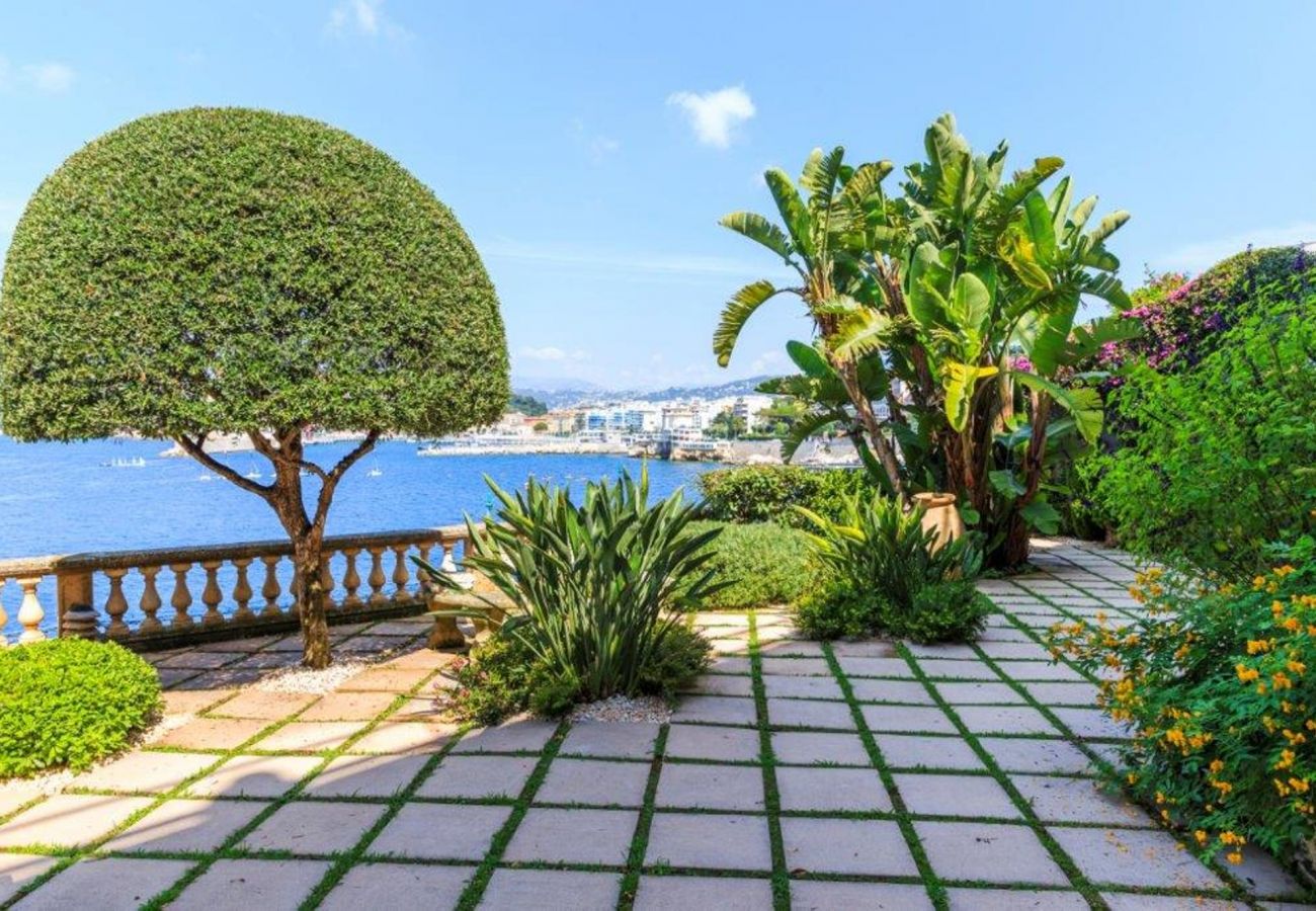 GARDEN GARDEN
