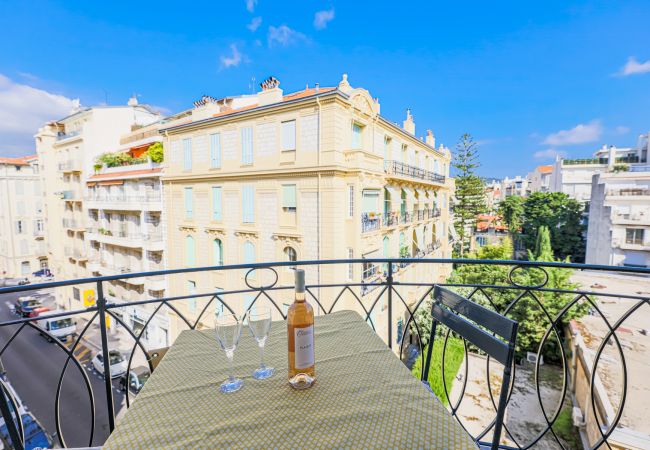 BALCONY BALCONY