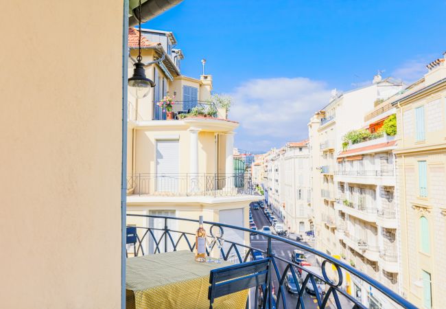 BALCONY BALCONY