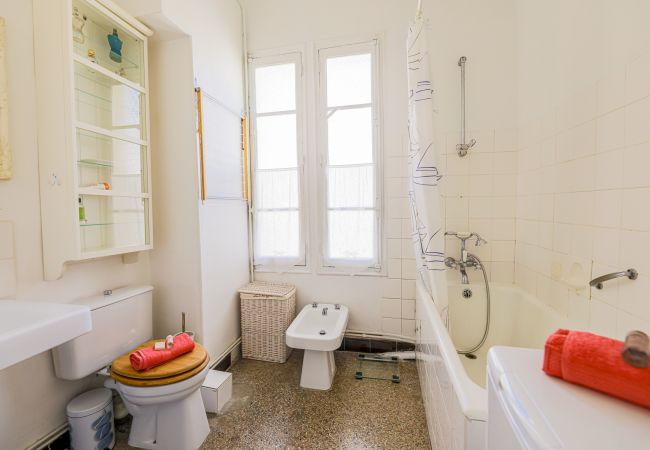 BATHROOM BATHROOM