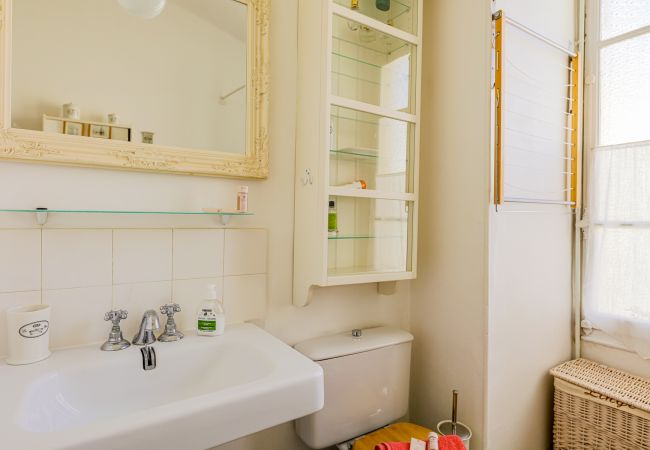 BATHROOM BATHROOM