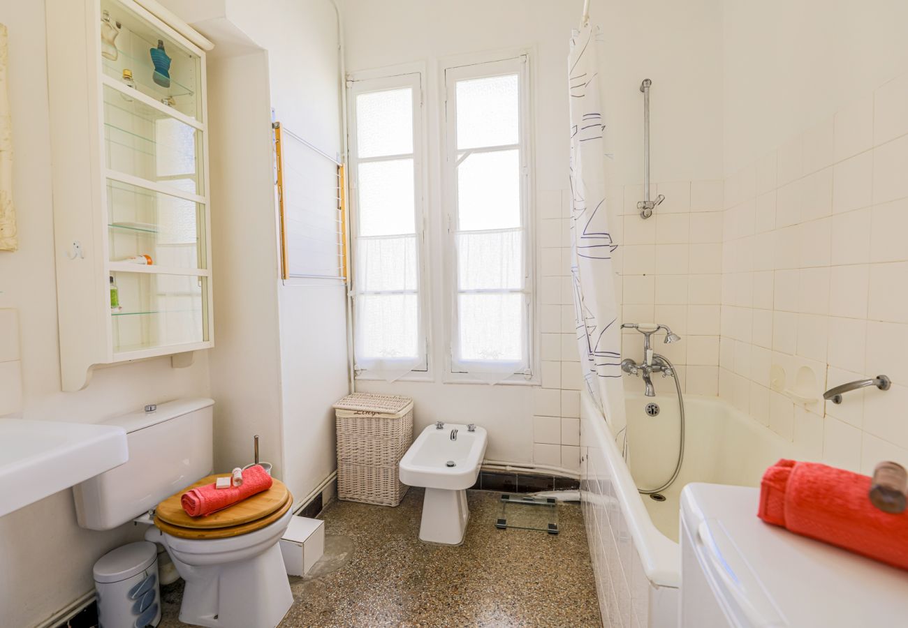 BATHROOM BATHROOM