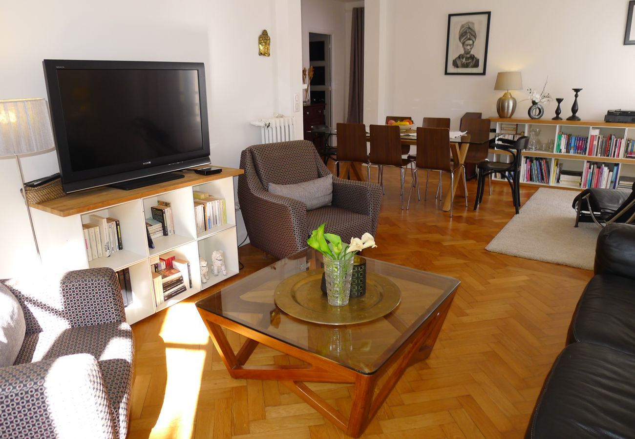 LIVING ROOM LIVING ROOM