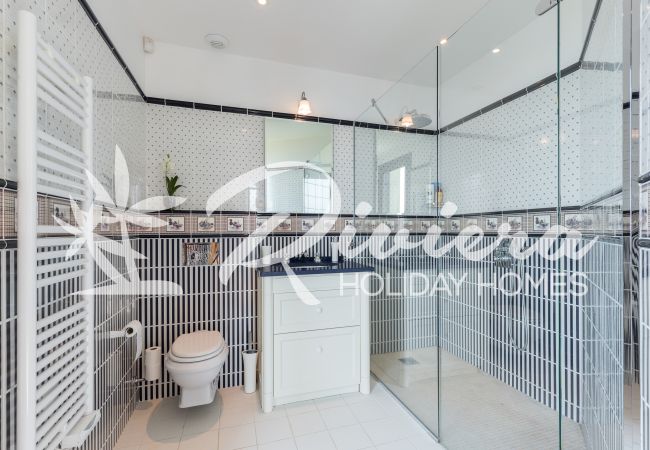 BATHROOM BATHROOM