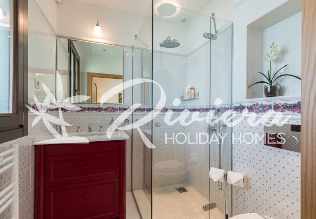 BATHROOM BATHROOM