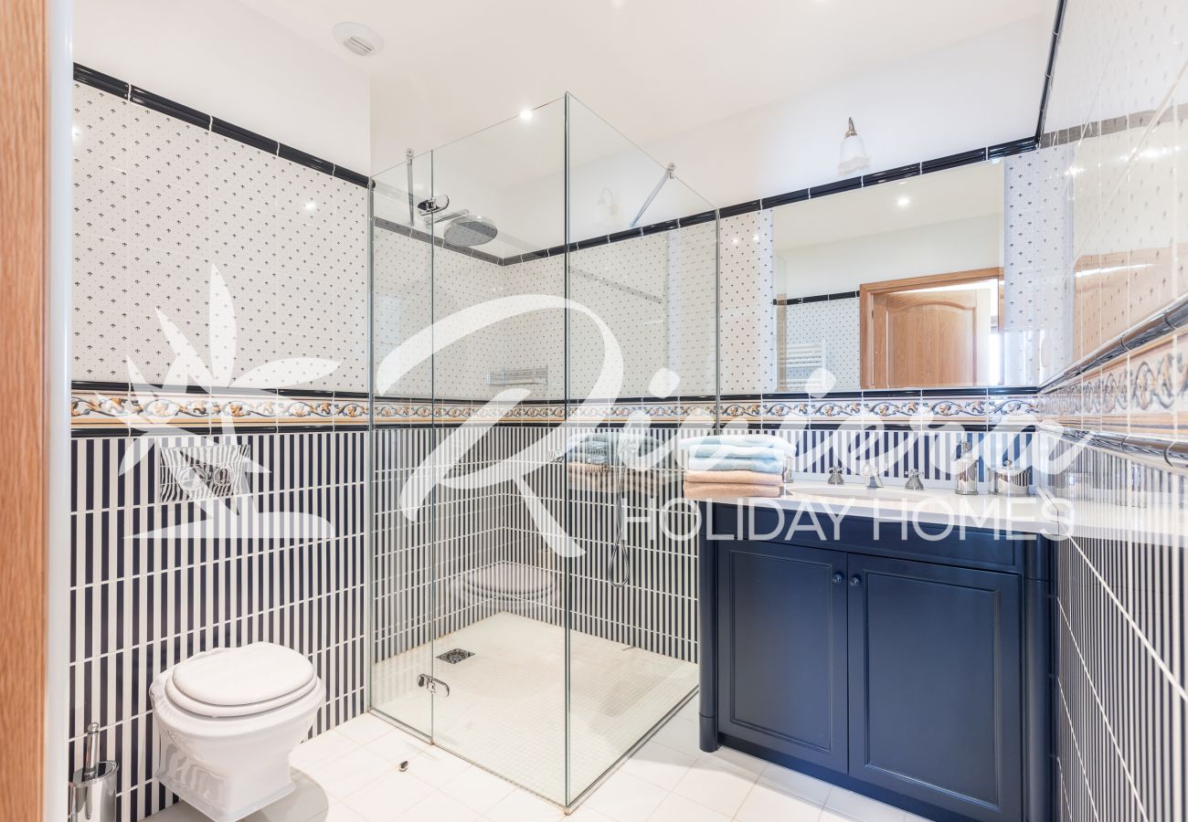 BATHROOM BATHROOM