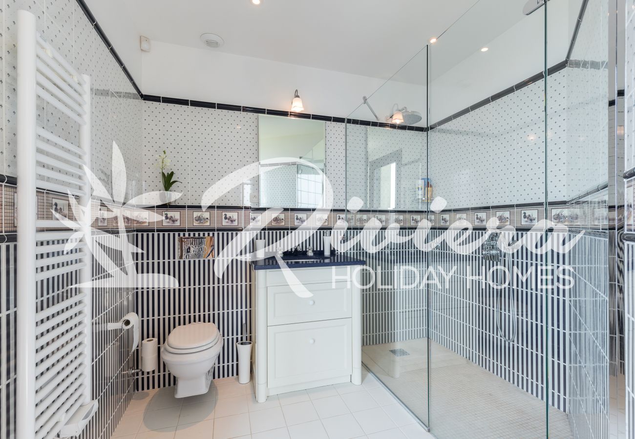 BATHROOM BATHROOM