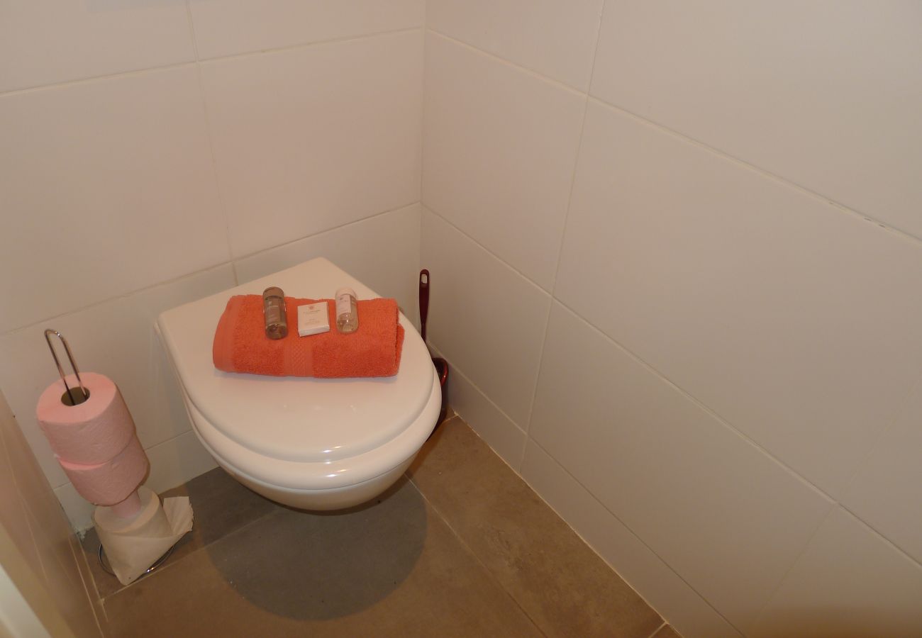 WC WC