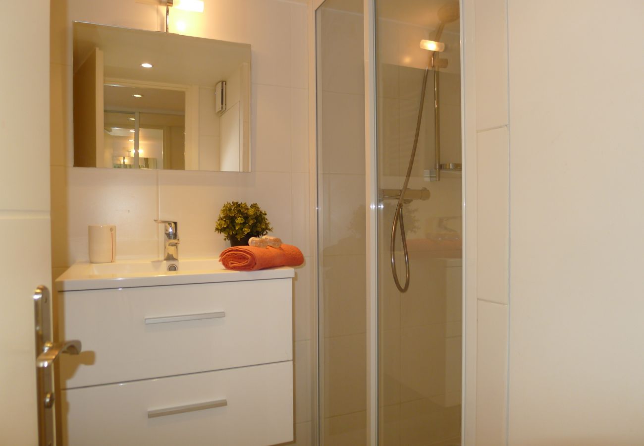 BATHROOM BATHROOM