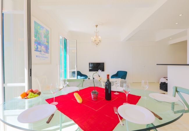 DINING ROOM DINING ROOM